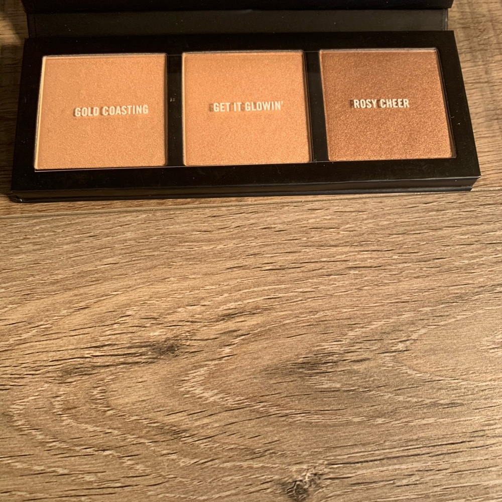 MAC Hyper Real Glow Palette Get it Glowin’ - Picture 4 of 4